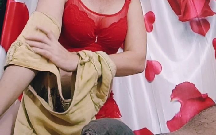 Bolly Karma: 美しい目の痴女妻に