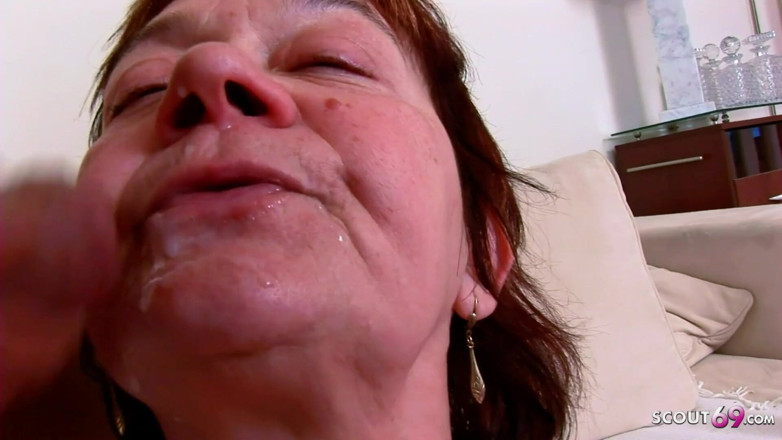 Full porn collection: La nonna si fa scopare dal figliastro muscoloso insieme al...