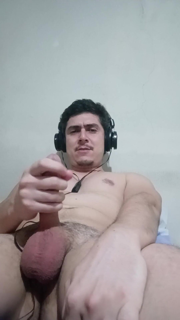 Tabasco Jake: Bel stallone masturba un grosso cazzo bianco