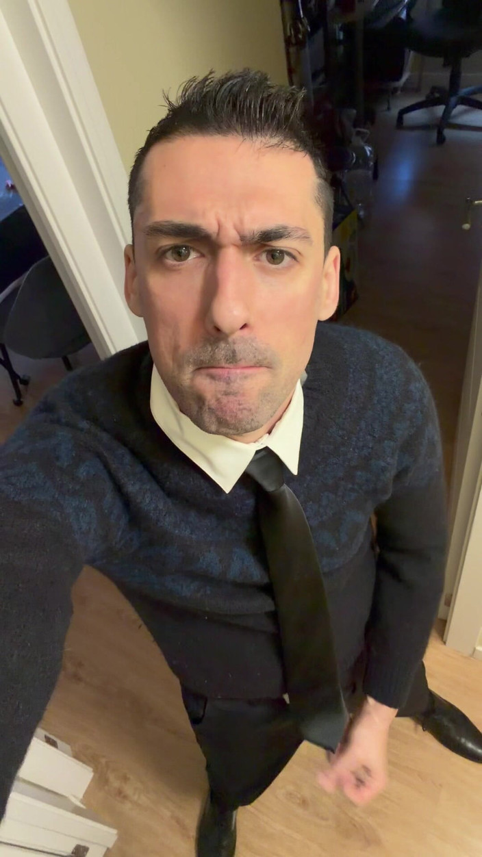 Liam Harding: Stepdaddy Showing off Big Cock and Pissing