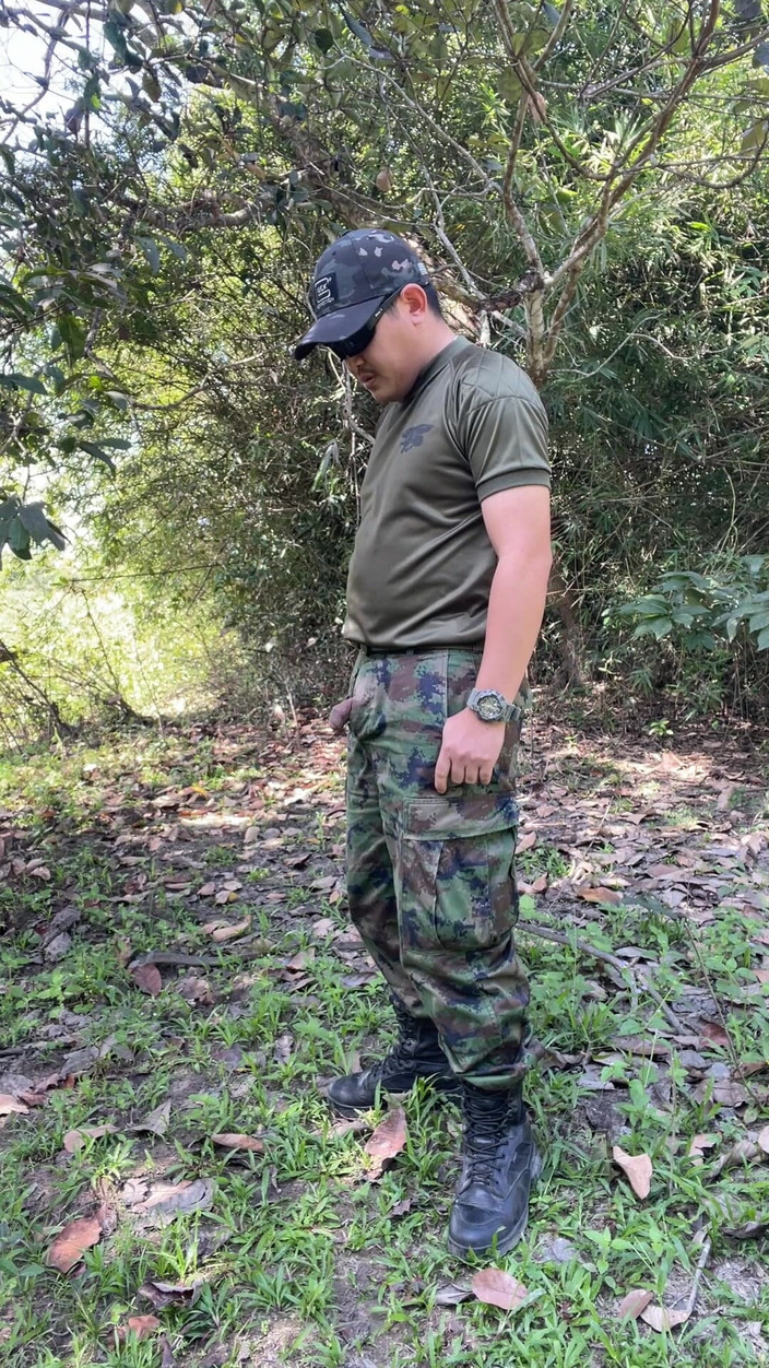 Hiroshi_cr: Nadržená Solider Thai Honí a stříká v práci