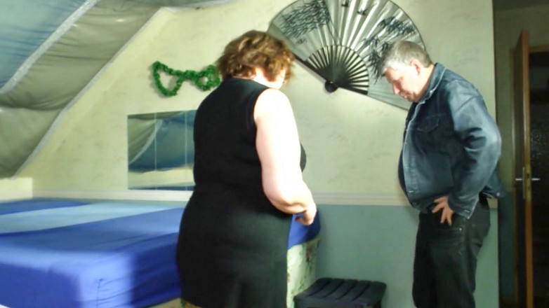 Nightclub Mature: जर्मन खूबसूरत विशालकाय महिला की बड़ी गांड में चुदाई