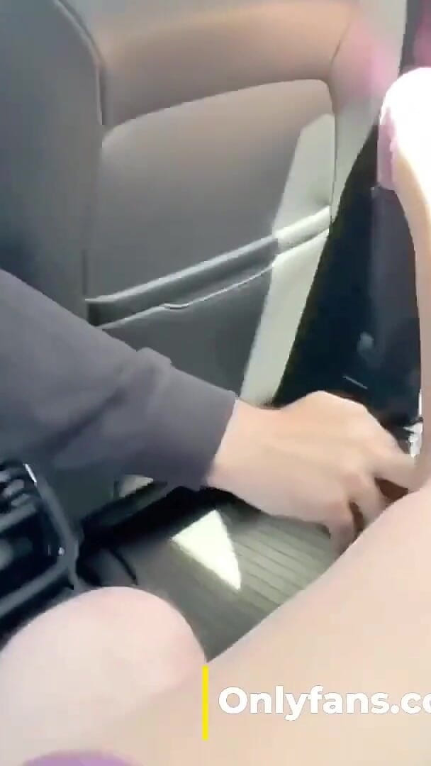 Minerva: Une femme paie un taxi avec une pipe. Un chauffeur...