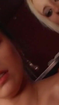 Awek dikongkek pepek mereka dalam gangbang keras besar