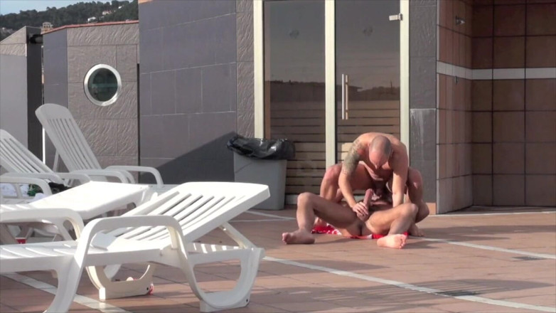 Gaybareback: Webcam, fucked by Arab wit XXL cock