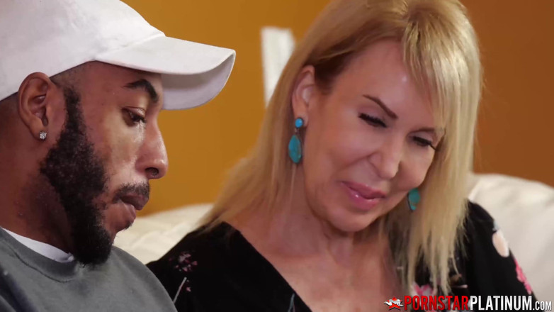 Pornstar Platinum: PORNSTARPLATINUM - Erica Lauren seduces John Long for interracial fuck