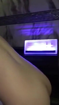 깊고 격렬한 서두르는 돌보는 아름다움으로 갑작스런 만남이 분출합니다.