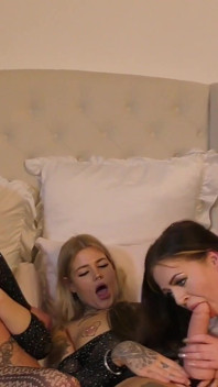 Scarlett & Jasmine & Charlie & Catalia - Sypialnie lesbijek