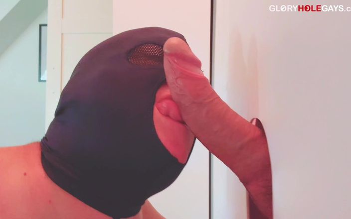 GLORYHOLEGAYS: Papi con XL me sorprende en el gloryhole