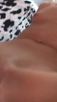 Perwersyjne laski scena 1_slim blond nastolatka uprawiają seks w ciężarówce z lodami