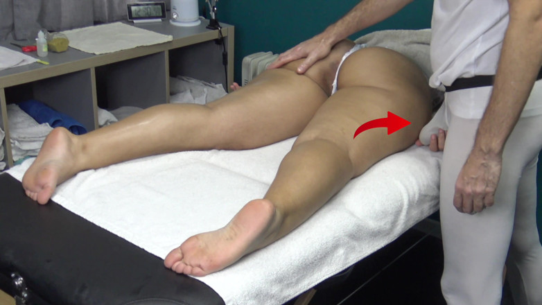 Markus Rokar massage: 안마사에게 바람피는 새엄마를 지켜보는 배다른 아들