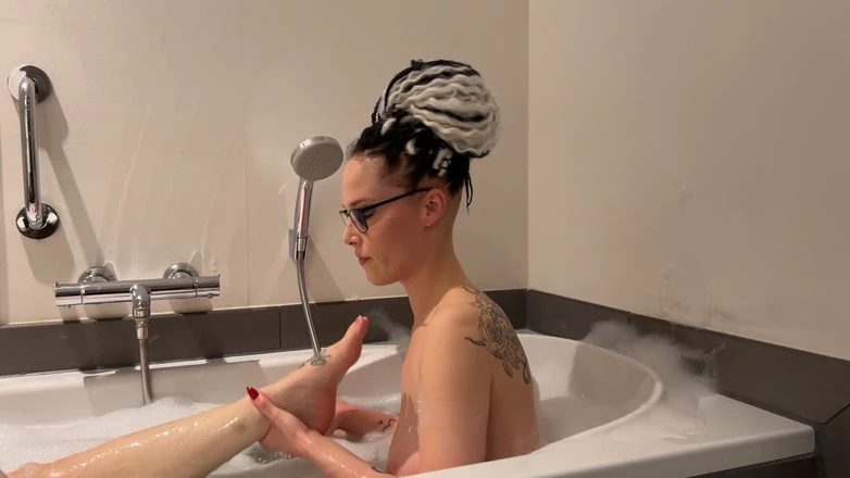EdgesOfReality: Paní a její otrokyně