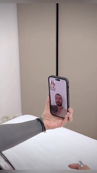 Aku lagi asik masturbasi di panggilan video untuk abang tiriku dan dia malah datang ke rumahku dan crot di dalam memekku