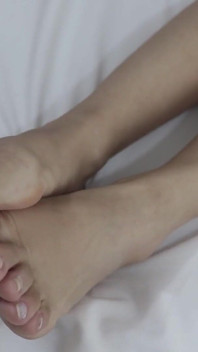 Skinny Girl in Hot Footjob POV!