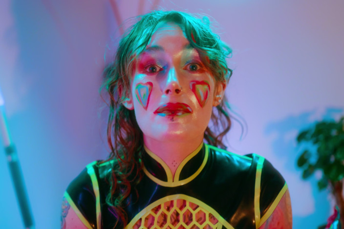 Goddess Transcendence: Joy, der clown, interview, latex-domina kitzeln, necken & spielerische kontrolle