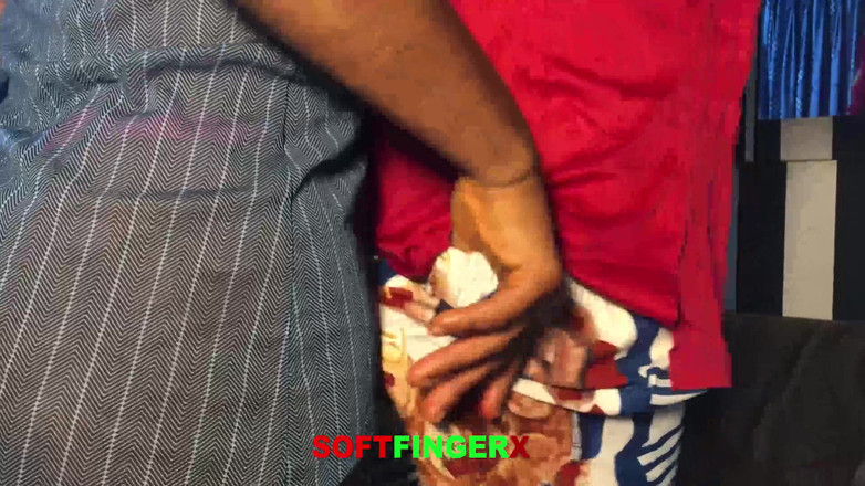 Soft finger X: Ella usa el baile erótico para follar su lindo coño