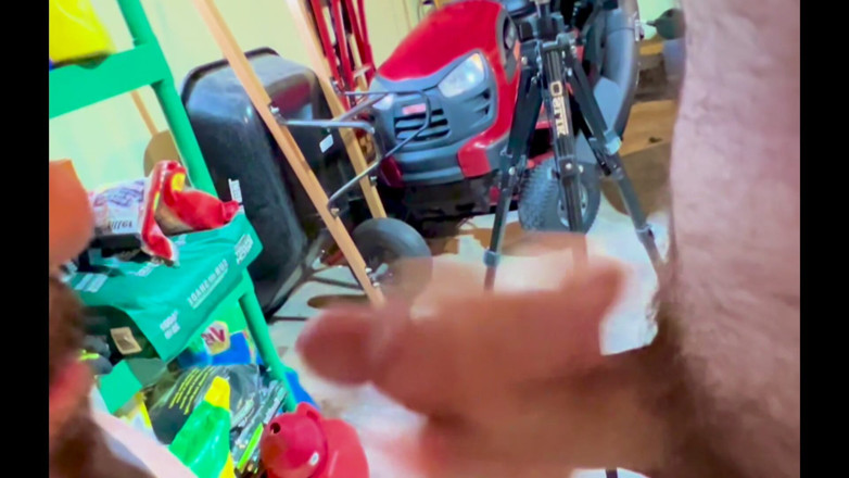 Tyler8: Il patrigno edile si diverte nel garage con il suo...
