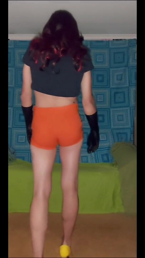 Lizzaali: Primera mitad de pantalones cortos de mandarina bailando