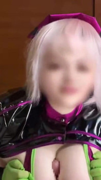 Beleza cosplay imponente que conhecemos em um evento local finalmente entra em uma mostra privada exclusiva