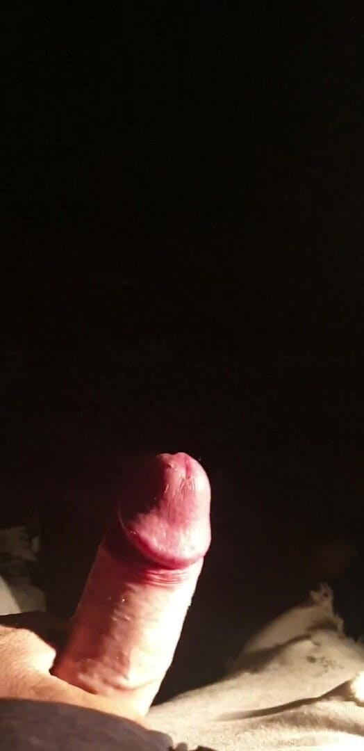 Bebos: Epiccc在外面的夜晚在河边自慰
