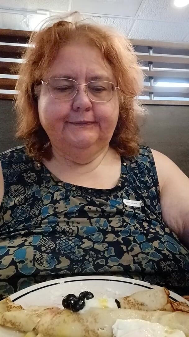 BBW nurse Vicki adventures with friends: Blueberry crepes a Creme Yummy