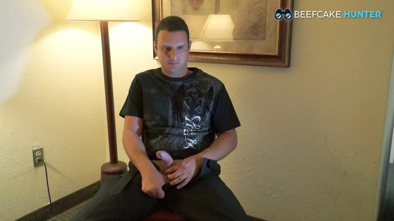 Beefcake Hunter: Pinga de una mecánica con garganta profunda