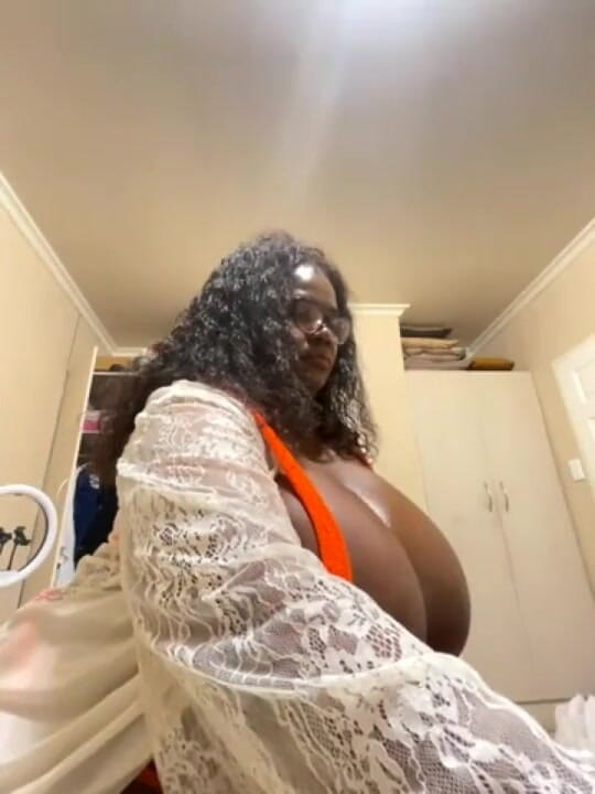 Legendary Booty Overdose: 黑人胖美女脱衣舞和屁股崇拜