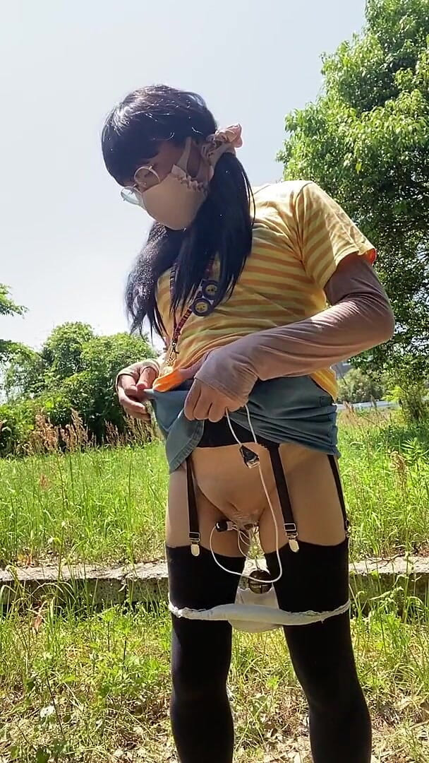 No. 221 Taking a Walk with My Pee and Pad off, Exposing My Pussy (Megmin2002)