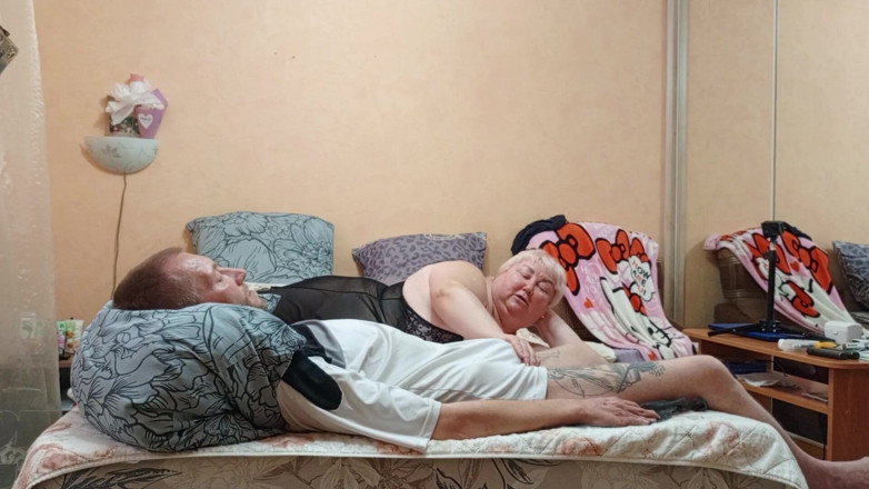 Zona901: Sousedka dobře kouří s výstřikem do pusy