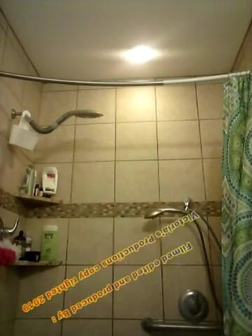 BBW nurse Vicki adventures with friends: Hemşire Vicki yatakta kendisiyle oynuyor