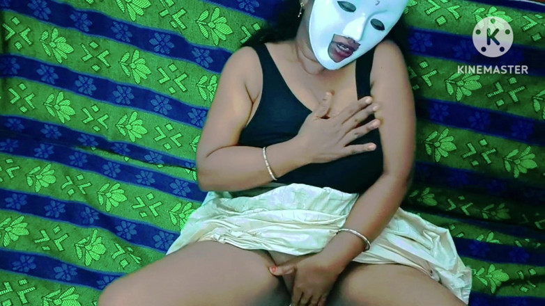 Sweethoneybgl: Tamilská teen nadržená dívka sólo masturbuje s dřevěnou válečkovou holí -...