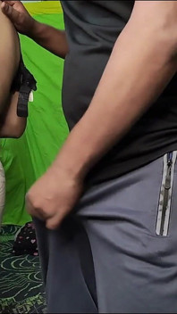 Este es un pene tan peligroso que si entra en cualquier coño, hace que el coño se moje por todos lados y chupa todo su jugo
