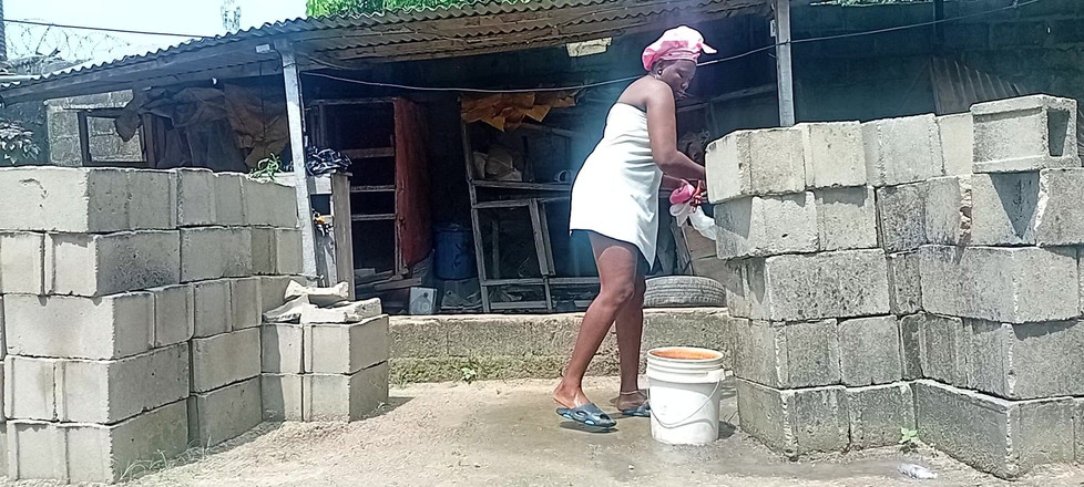 Creamyshuga: Sexy vesnická dívka se koupe mimo areál