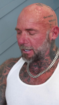 Stiefvader neukt in pakken met stiefvader Patrick