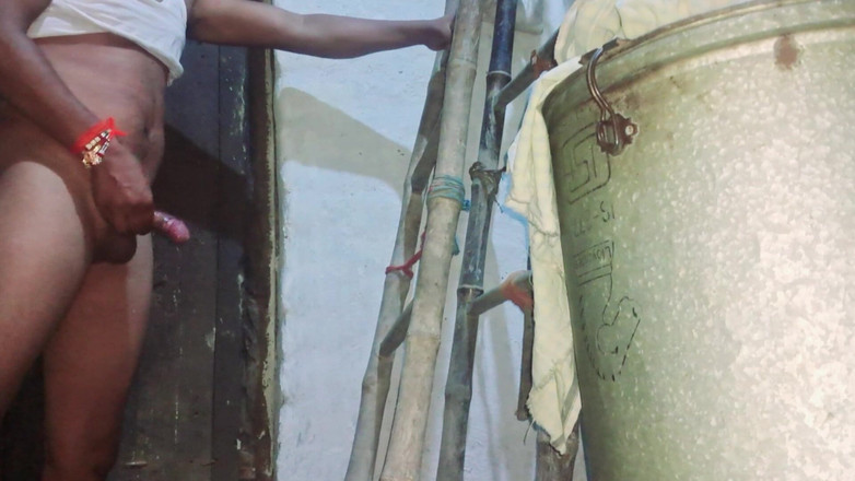 Trilokinath: コマロン・ラクシャバンダンにドギースタイルのショットを贈りました