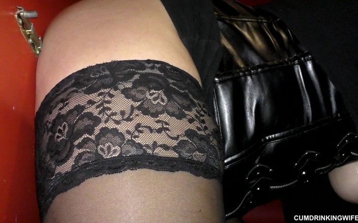 Cumdrinking Wife: Kocası evde kalırken delikten boşalma - bölüm 2