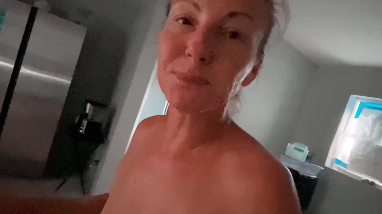 Farmers Wifey: Chcací královna mělký moč z kuchyňské linky