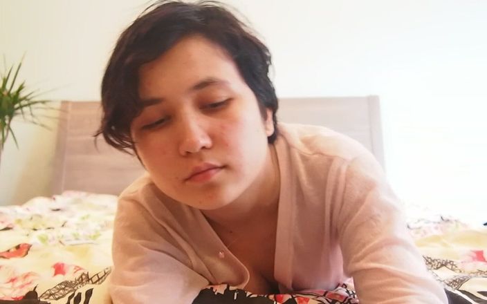 Java Consulting: Asiática adolescente brinca na cam