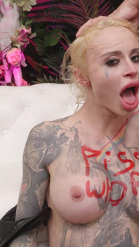 La bionda sasha Beart si incontra con Nade nasty per del sesso estremo!