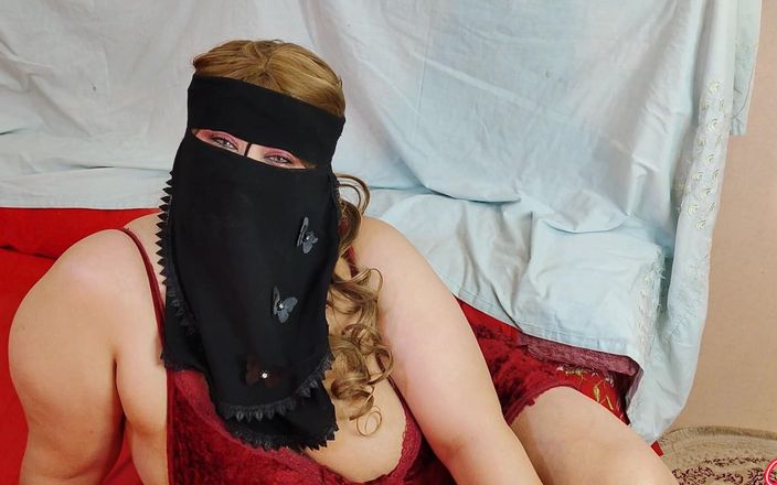 Ahmed and Qamar: Египетская танцовщица занимается сексом с женщиной Персидского залива в ее квартире