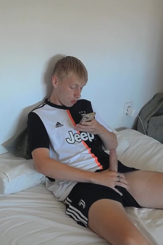 Axton Drake: [face Reveal] Soccer Bro Jerks off in Bed
