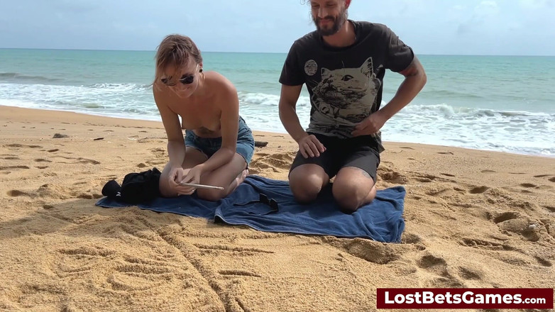 Lost Bets Games: David dan Kelly Tantalizing Game of Strip Tic-tac-toe