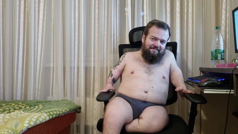 MiniCorgi: Trpaslík v kalhotkách se ukazuje