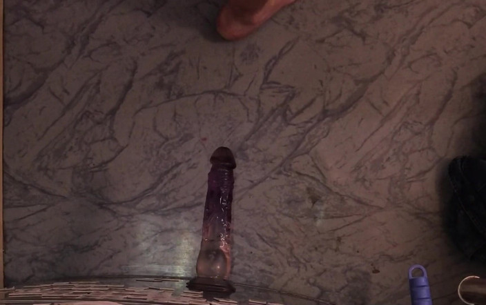 Sweethole: Cavalcando dildo nella mia cucina