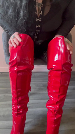 Maitresse Clara: Totální oddanost mým kozačkám po stehna