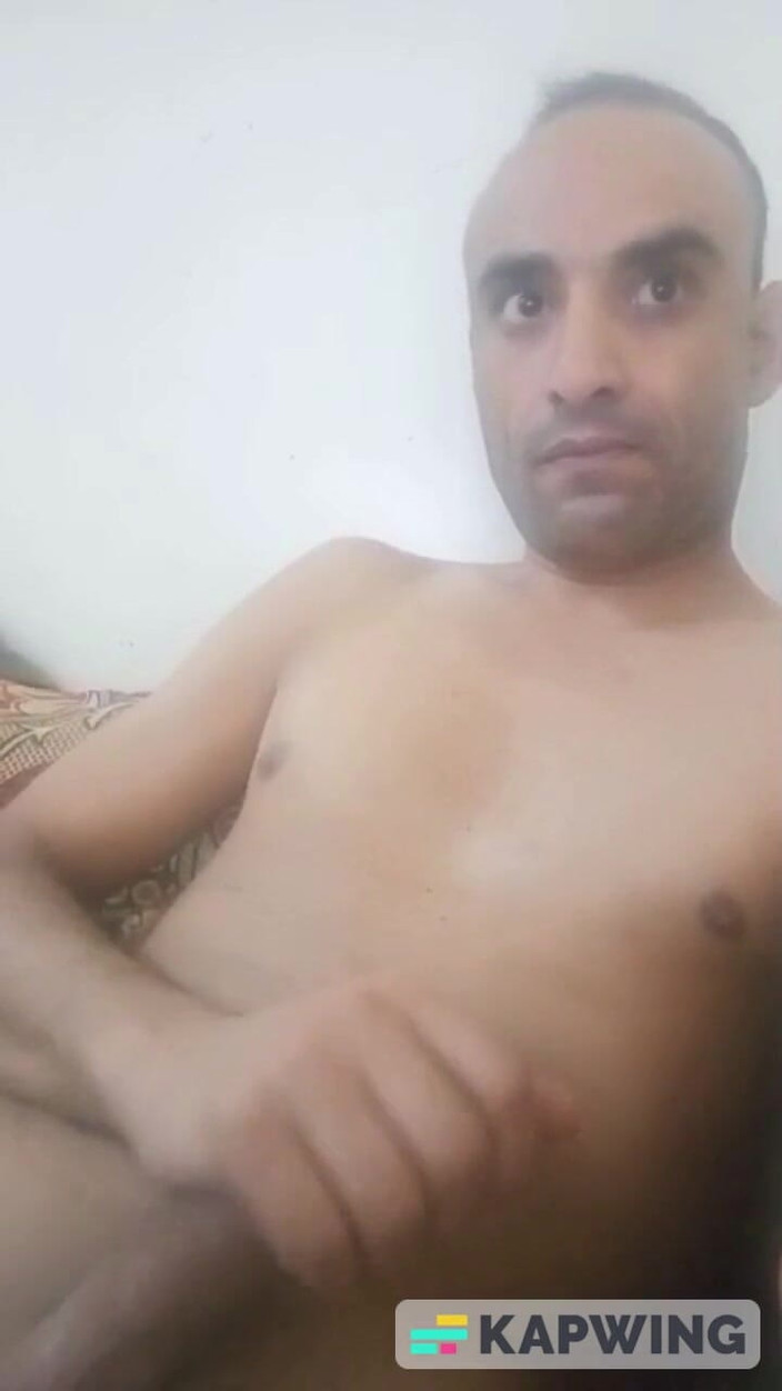 Mohammed Omar Mohammed Azzan: Sexig kuk försöker onanera