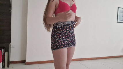 Latinascachondas: Nahrávám se nahá, abych poslala kamarádovi mého přítele