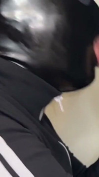 Lubang kemuliaan sepong kontol monster menelan kontol yang belum disunat!