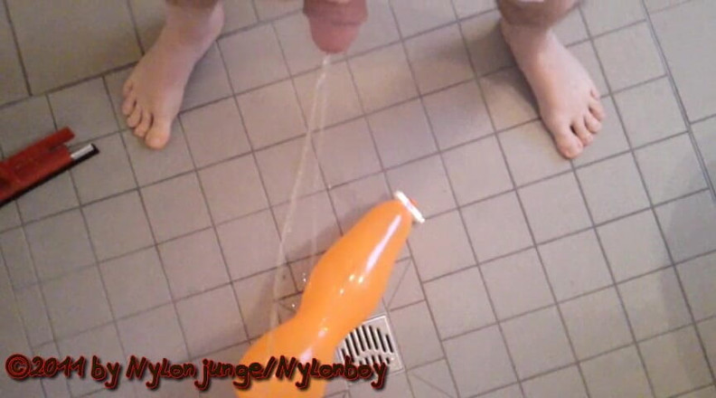 Carmen_Nylonjunge: Balon cu pișare