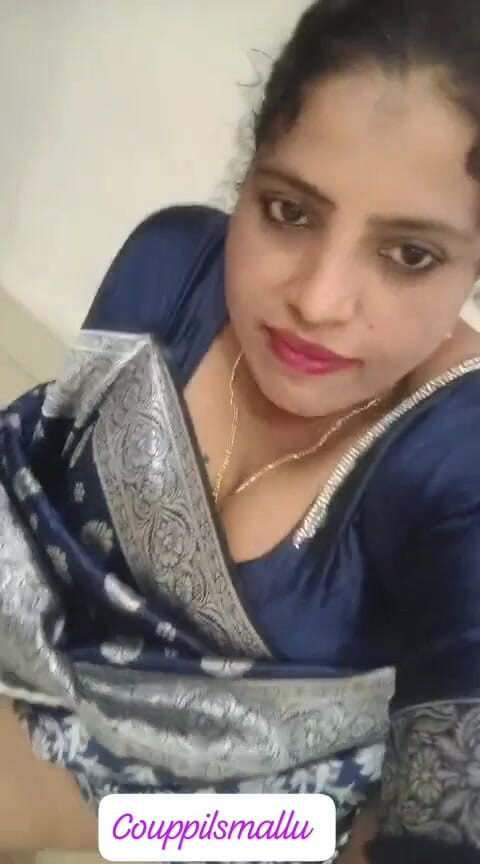 F couppilsmallu: Your Own Aunty, Shining in a Saree